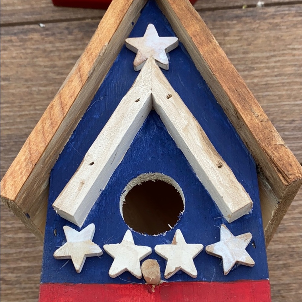 🇺🇸 Handpainted Americana Birdhouse - Functional - Picture 8 of 11